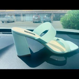 8.5NiNE WEST HEELS